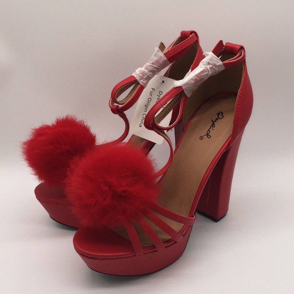 Qupid Woman’s Red Pumps Platform Heels Real Rabbit Fur Pom Poms Size 8